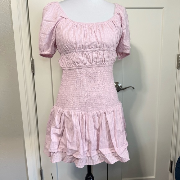 Le Lis pink short puff sleeve smock dress NWT size Medium - Picture 5 of 11